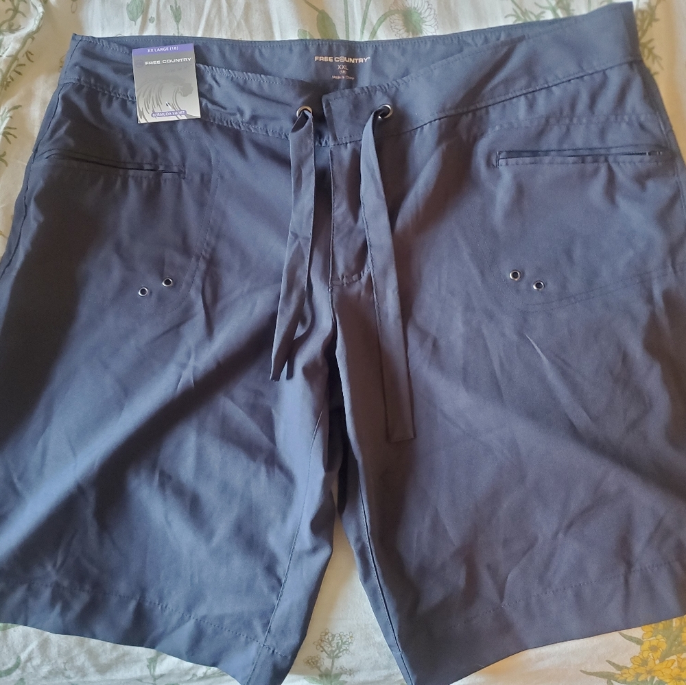Womens Bermuda shorts NWT